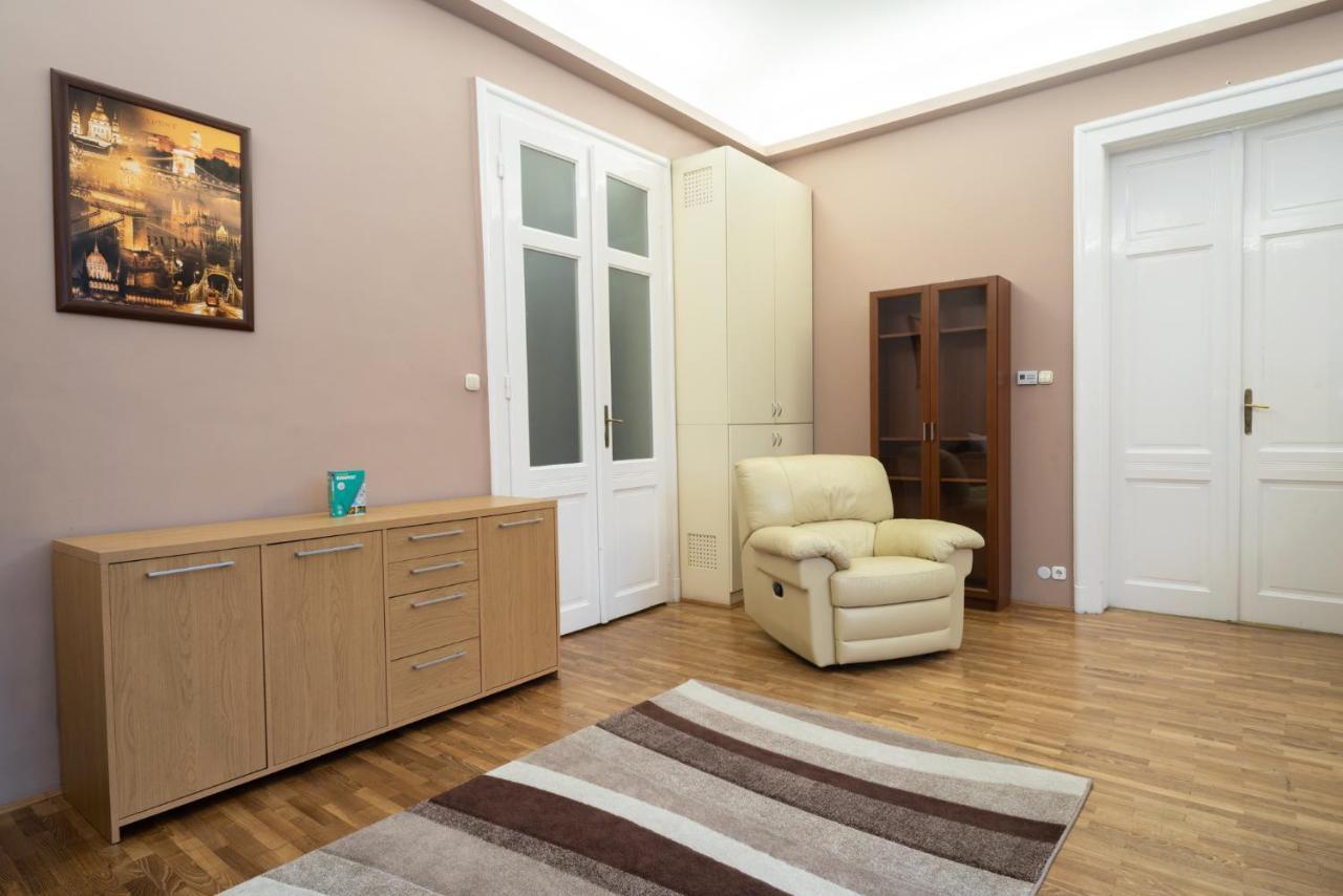 Kiraly Central Apartment With Free Parking And Ac Budapest Exterior photo