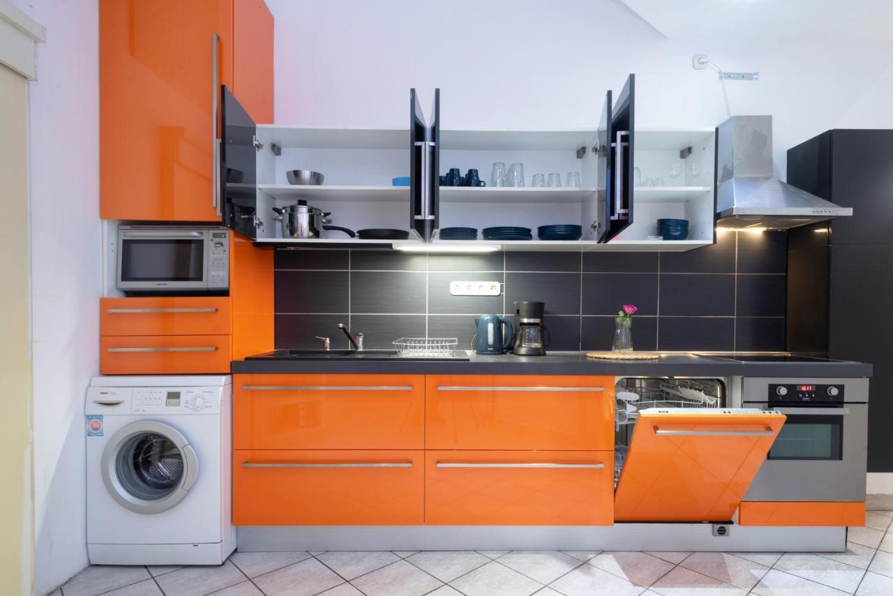 Kiraly Central Apartment With Free Parking And Ac Budapest Exterior photo